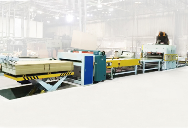 Scopri le caratteristiche principali della linea di produzione di laminazione impiallacciata 